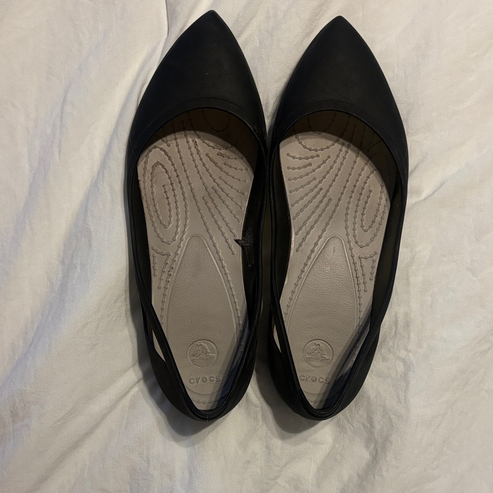 CROCS Women’s Black Pointed-Toe Slip-On Flats